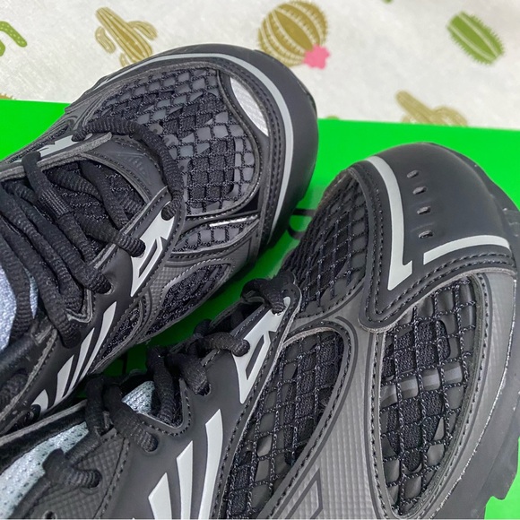 Bottega Veneta Black Chunky Sneakers - Picture 3 of 6